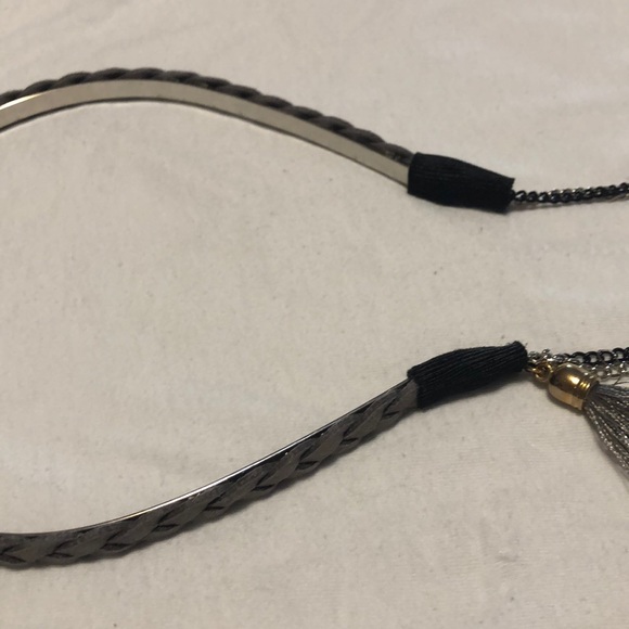 Grey Headband with Earring like Dangling - Picture 5 of 6